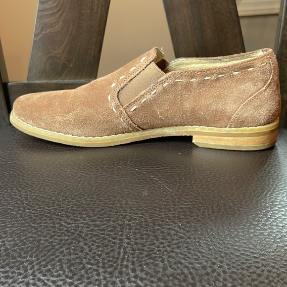 Hush Puppies Tan suede 7.5 flat casual loafer - Picture 3 of 6